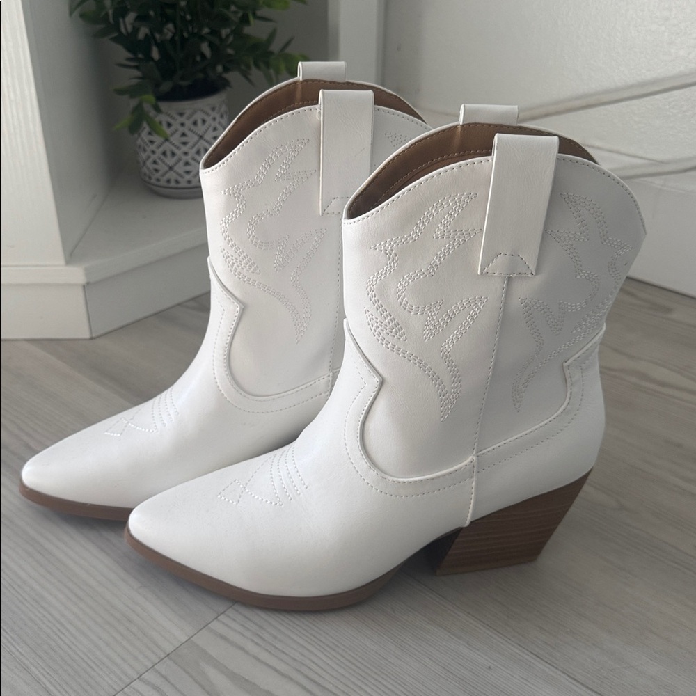 Soda Blazing S White Western Cowgirl Cowboy‎ Heeled Boots Rodeo Bootie, 8.5
